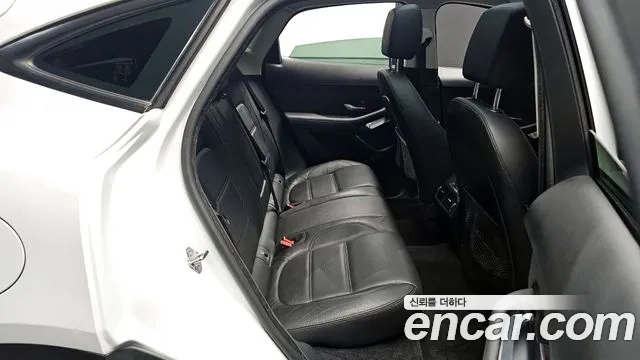 Jaguar E-PACE 2018 — фото 11