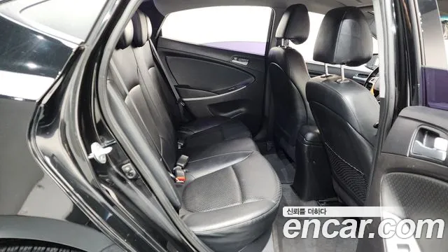 Hyundai Accent 2017 — фото 12