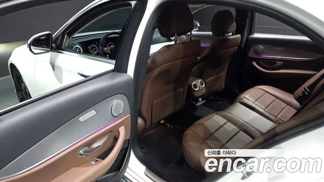 Mercedes-Benz E-Class 2018 — фото 12