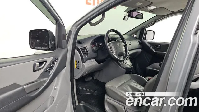 Hyundai Starex 2017 — фото 10