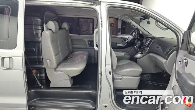 Hyundai Starex 2017 — фото 12