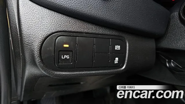 Kia Carens 2016 — фото 15