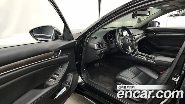Honda Accord 2018 — фото 10