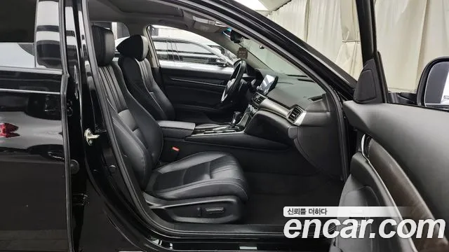 Honda Accord 2018 — фото 11