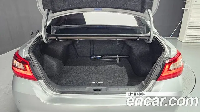 Nissan Altima 2017 — фото 20