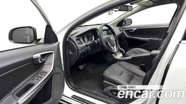 Volvo S60 2014 — фото 10