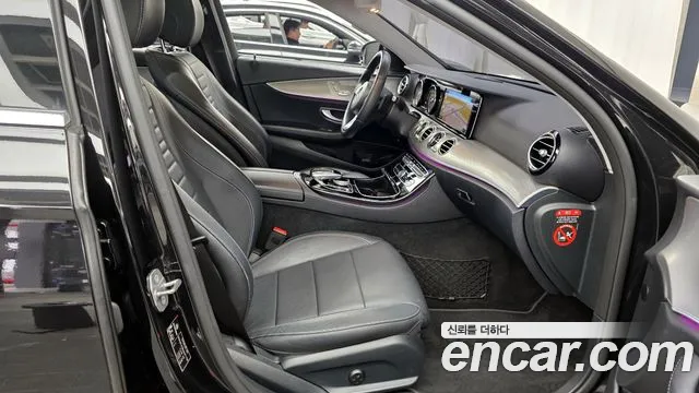 Mercedes-Benz E-Class 2018 — фото 11