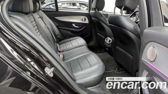 Mercedes-Benz E-Class 2018 — фото 12