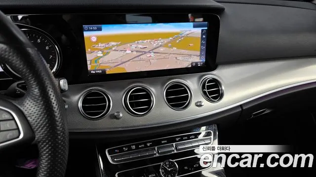 Mercedes-Benz E-Class 2018 — фото 14