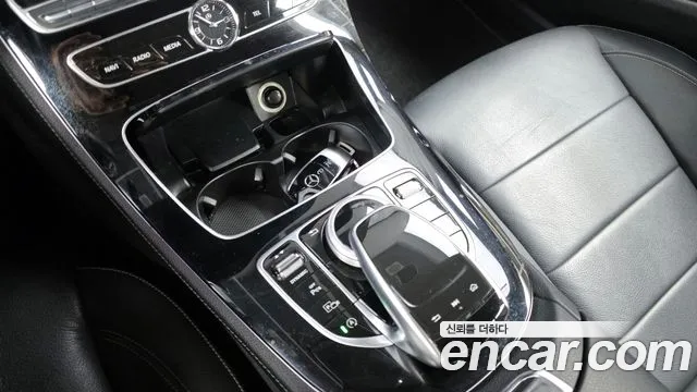Mercedes-Benz E-Class 2018 — фото 18