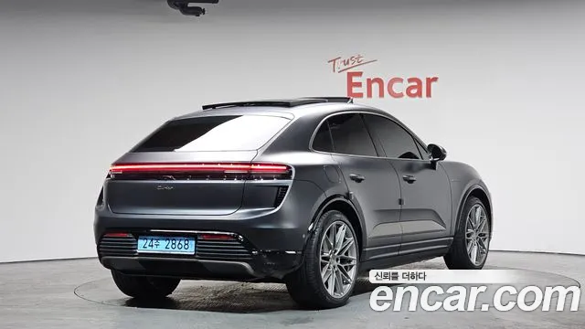 Porsche Macan 2025 — фото 1