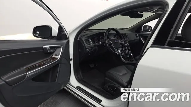 Volvo S60 2018 — фото 10