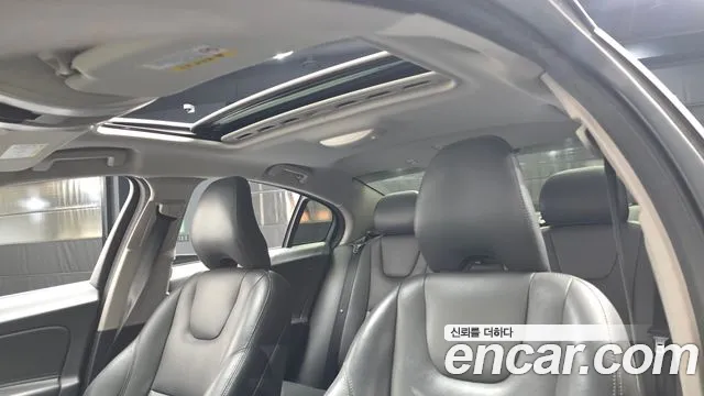 Volvo S60 2018 — фото 18
