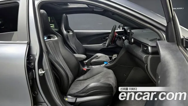 Hyundai Veloster 2023 — фото 10