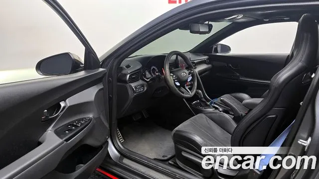 Hyundai Veloster 2023 — фото 11