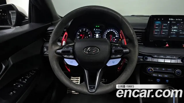 Hyundai Veloster 2023 — фото 13