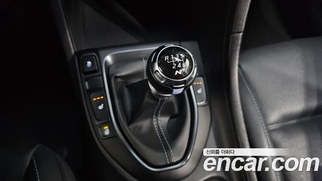 Hyundai Veloster 2019 — фото 9