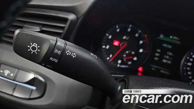 Hyundai Veloster 2019 — фото 18