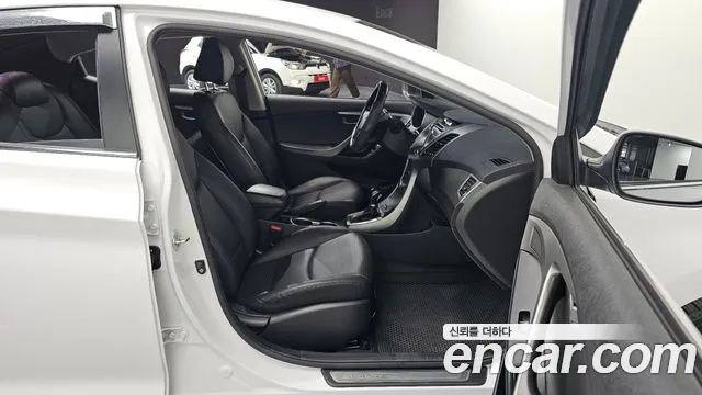 Hyundai AVANTE 2014 — фото 12