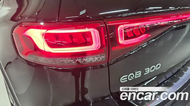 Mercedes-Benz EQB 2024 — фото 13