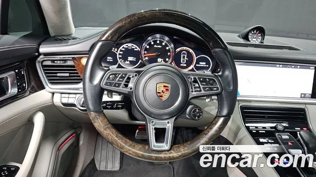 Porsche Panamera 2019 — фото 13