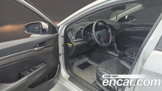 Hyundai AVANTE 2018 — фото 11