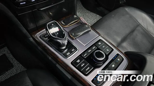 Hyundai Equus 2015 — фото 9