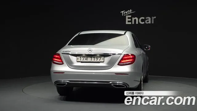 Mercedes-Benz E-Class 2017 — фото 4