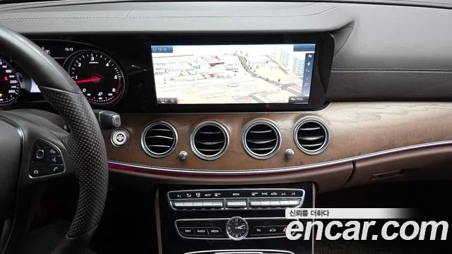 Mercedes-Benz E-Class 2017 — фото 14