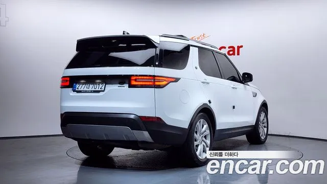 Land Rover Discovery 2018 — фото 2