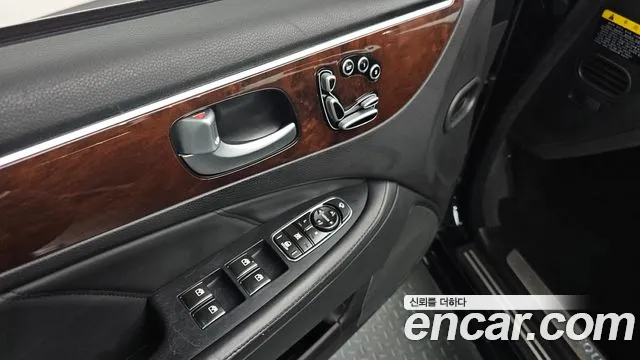 Hyundai Equus 2012 — фото 10