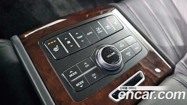 Hyundai Equus 2012 — фото 18
