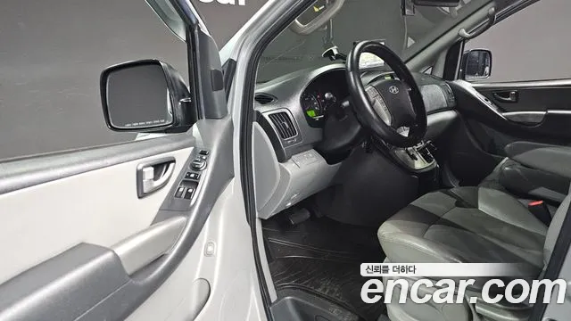 Hyundai Starex 2016 — фото 11