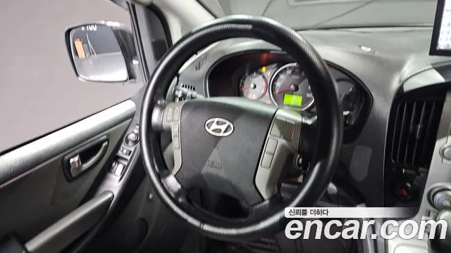 Hyundai Starex 2016 — фото 13