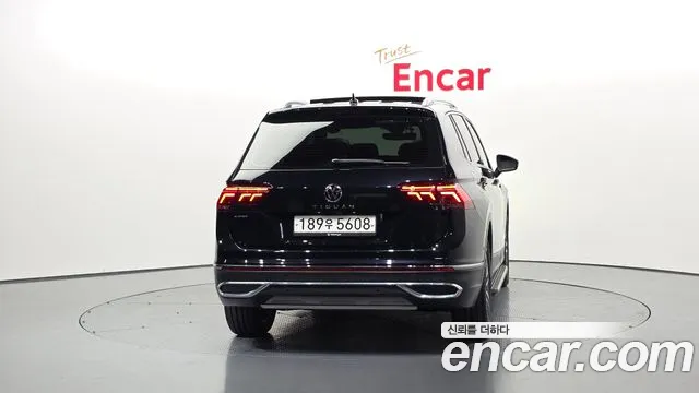 Volkswagen Tiguan 2023 — фото 4