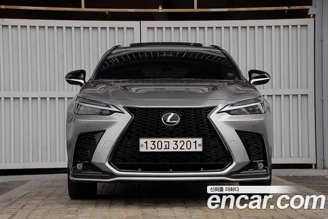 Lexus NX 2023 — фото 1