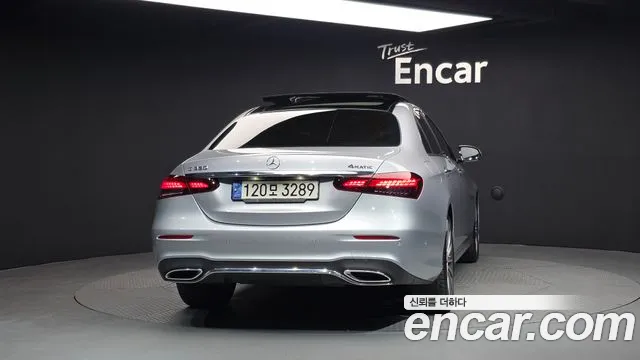 Mercedes-Benz E-Class 2022 — фото 4