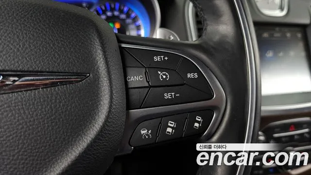 Chrysler 300C 2016 — фото 17