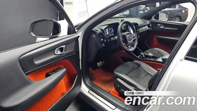 Volvo XC40 2020 — фото 10