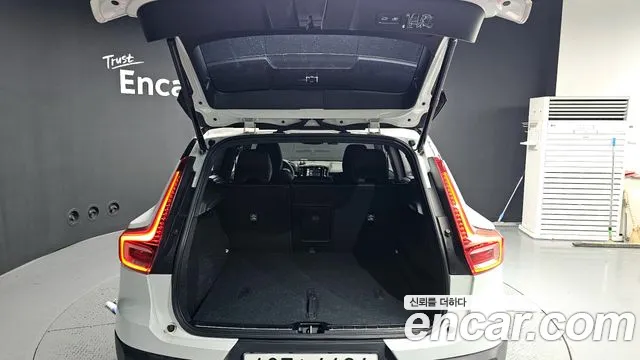 Volvo XC40 2020 — фото 20