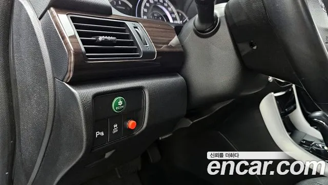 Honda Accord 2017 — фото 18