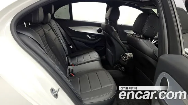 Mercedes-Benz E-Class 2020 — фото 12