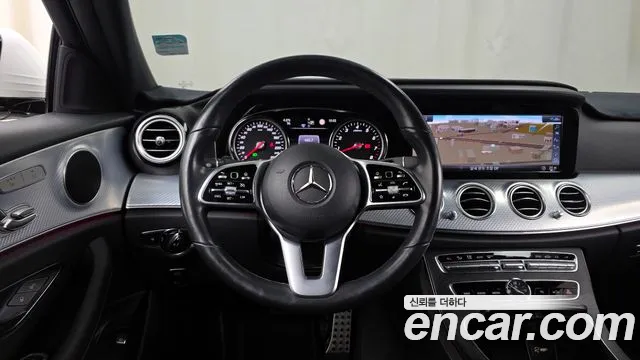 Mercedes-Benz E-Class 2020 — фото 13