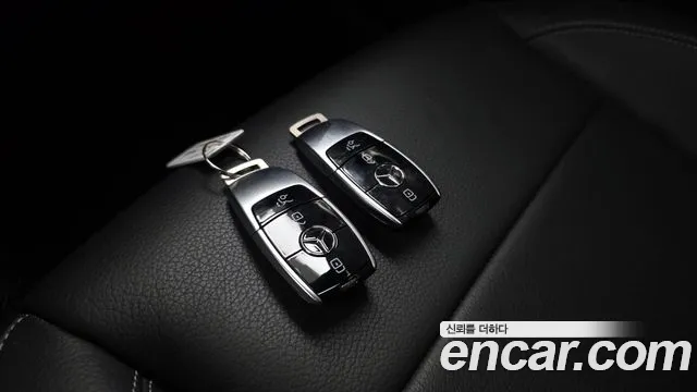 Mercedes-Benz E-Class 2020 — фото 18