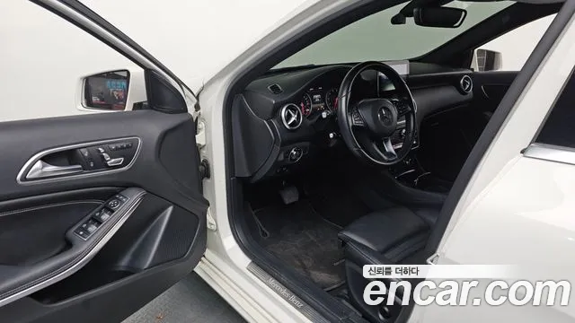 Mercedes-Benz A-Class 2016 — фото 10
