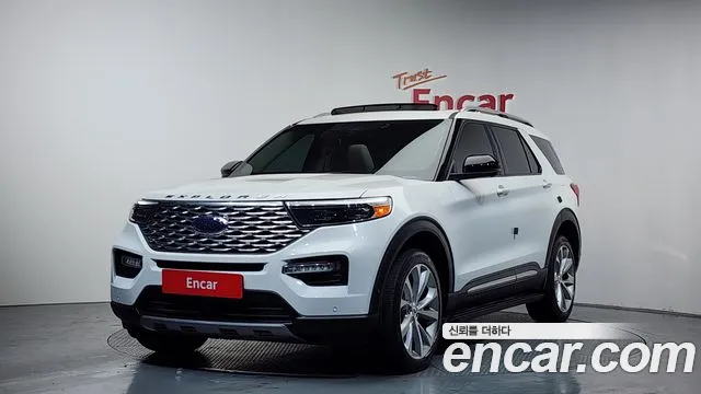 Ford Explorer 2022 — фото 1