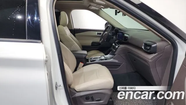 Ford Explorer 2022 — фото 11