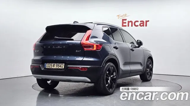 Volvo XC40 2021 — фото 2