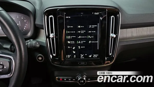 Volvo XC40 2021 — фото 14