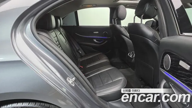Mercedes-Benz E-Class 2019 — фото 12